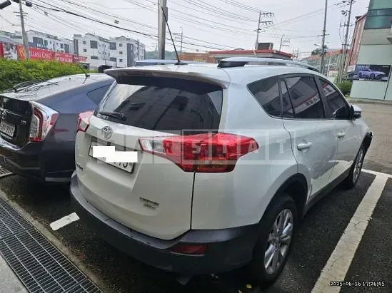 Photo 2 of 14: 2015 Toyota RAV4 4WD — Korean insurance auction