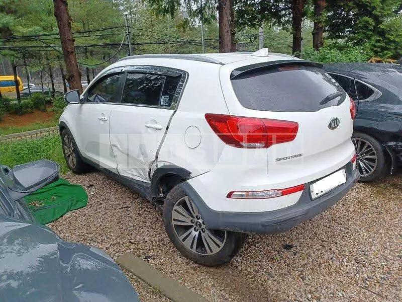 Photo 2 of 17: 2015 Kia Sportage, VIN KNAPC813BGK797644 — Korean insurance auction