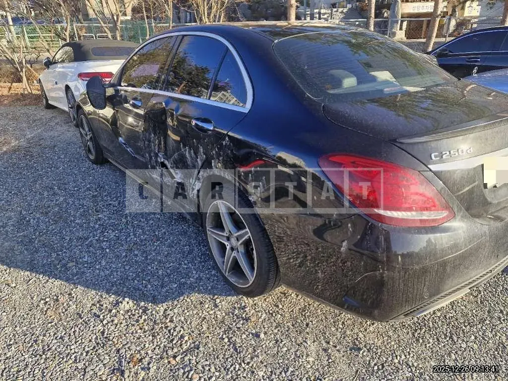 Photo 2 of 12: 2017 Mercedes-Benz C250 d 4Matic — Korean insurance auction