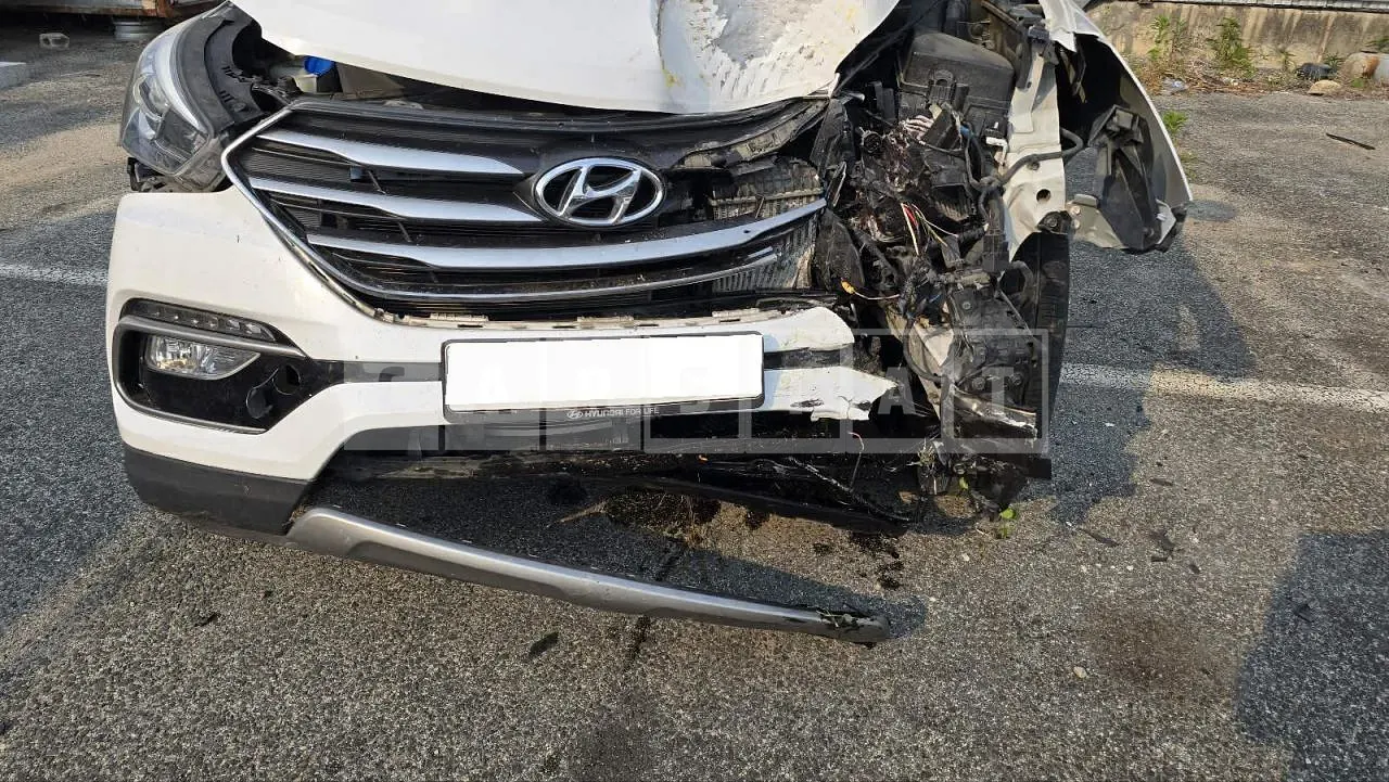 Photo 2 of 19: 2016 Hyundai Santa Fe, VIN KMHSW81UDHU701711 — Korean insurance auction
