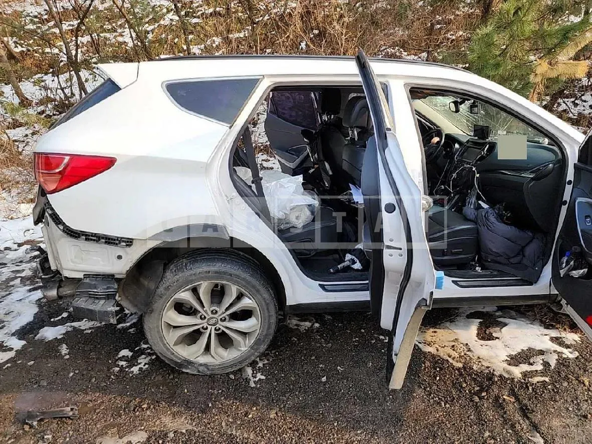 Photo 2 of 15: 2015 Hyundai Santa Fe DM, VIN KMHSW81UBFU479723 — Korean insurance auction
