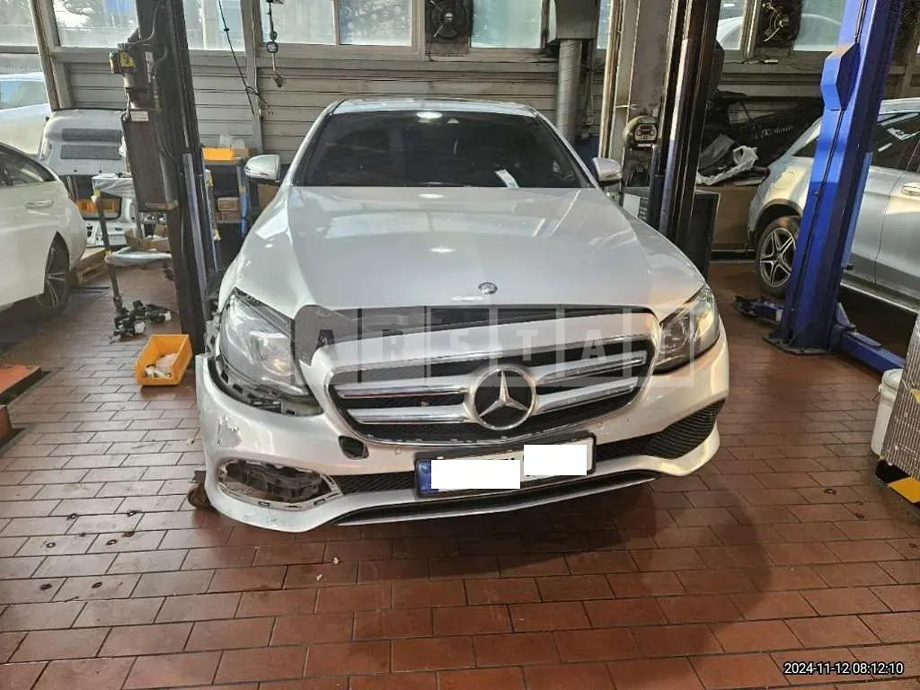 Photo 2 of 50: 2017 Mercedes-Benz E220d — Korean insurance auction