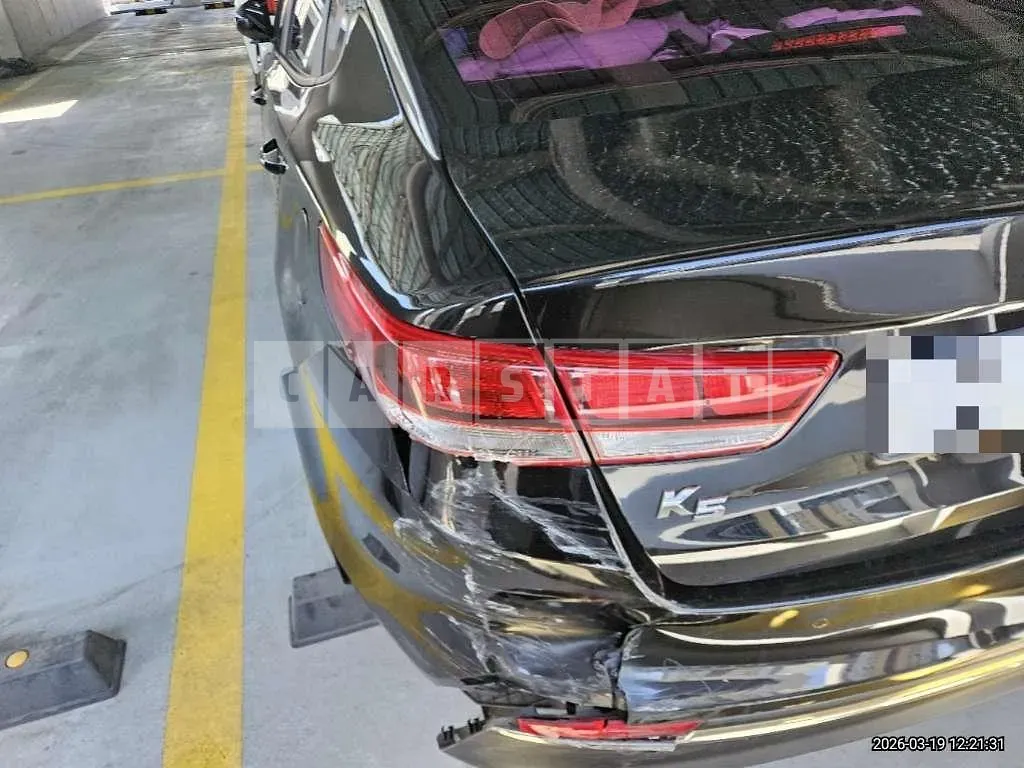 Photo 2 of 9: 2016 Kia K5 — Korean insurance auction