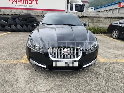 Photo 1 of 6: 2015 Jaguar XF 2.2d — Korean insurance auction