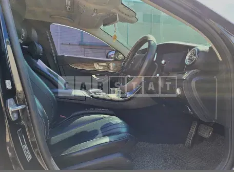 Photo 2 of 4: 2017 Mercedes-Benz E220d, VIN WDDZF0EBXHA126703 — Korean insurance auction