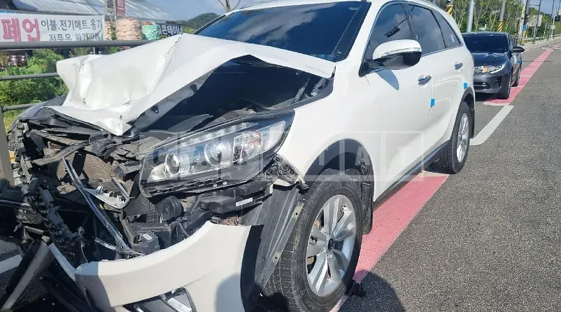 Photo 2 of 4: 2016 Kia Sorento, VIN KNAPS81ABGA261317 — Korean insurance auction