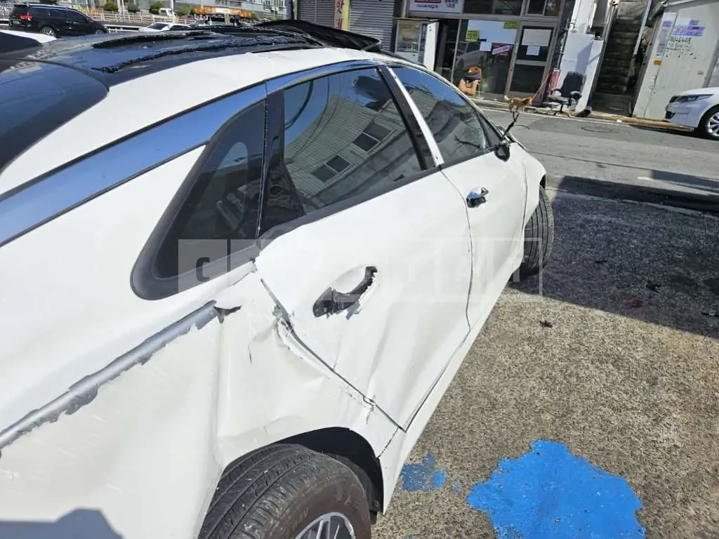 Photo 2 of 21: 2023 Kia K5, VIN KNAG341JBPA038331 — Korean insurance auction