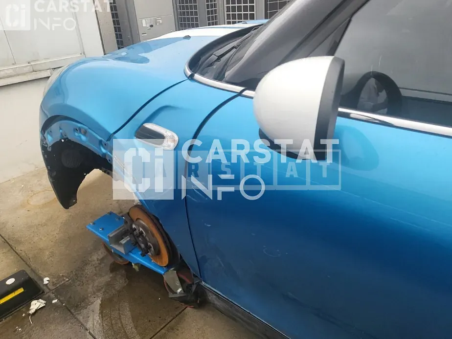 Photo 2 of 26: 2016 MINI Cooper D Five-Door — Korean insurance auction