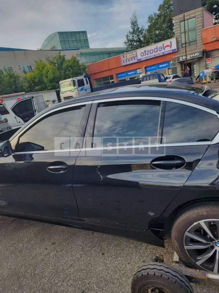 Photo 2 of 9: 2021 BMW 320i, VIN WBA5X5109MFK34778 — Korean insurance auction