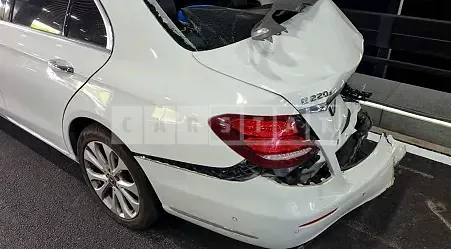 Photo 2 of 15: 2020 Mercedes-Benz E220 d 4Matic, VIN W1KZF0FB8LA769574 — Korean insurance auction