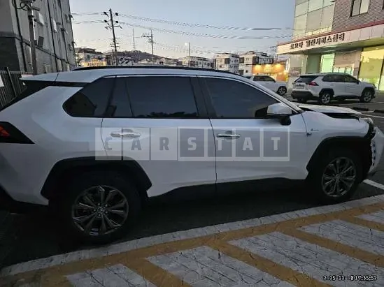 Photo 2 of 32: 2025 Toyota RAV4 Hybrid AWD — Korean insurance auction