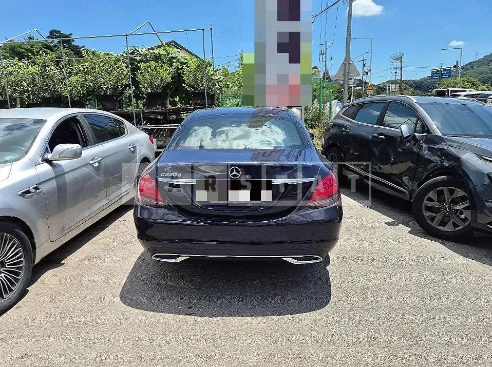 Photo 2 of 13: 2019 Mercedes-Benz C220 d — Korean insurance auction