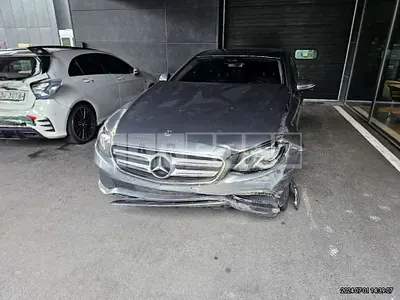 Photo 1 of 13: 2017 Mercedes-Benz E 200, VIN WDDZF4CB5HA266409 — Korean insurance auction