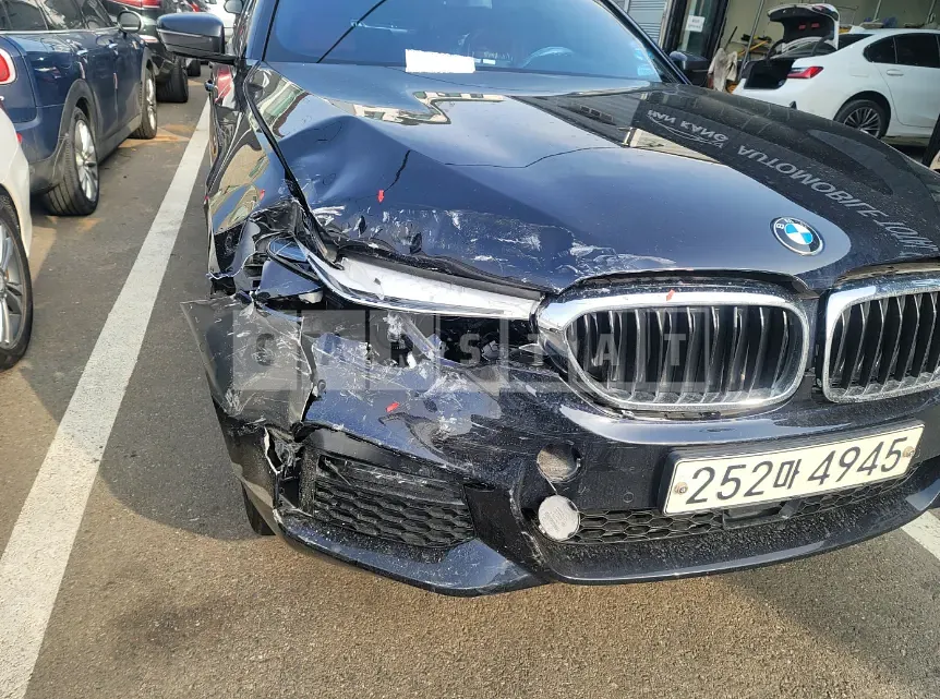 Photo 2 of 32: 2020 BMW 530e iPerformance M Sport Package, VIN WBAJS9101LCE32262 — Korean insurance auction
