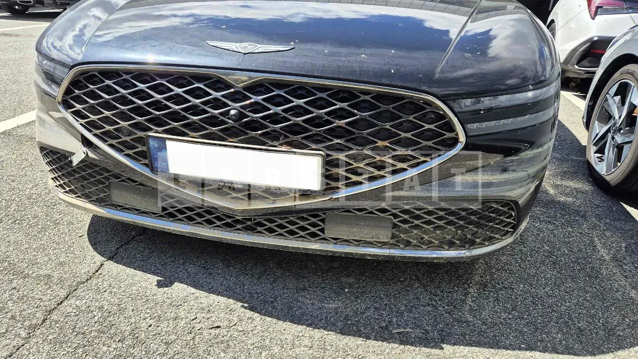 Photo 2 of 12: 2022 Genesis G90, VIN KMTFA41DDPU021542 — Korean insurance auction