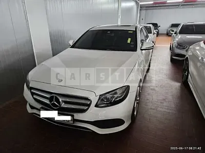 Photo 1 of 38: 2017 Mercedes-Benz E220 d, VIN WDDZF0EB1HA064348 — Korean insurance auction