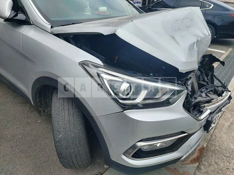 Photo 2 of 21: 2016 Hyundai Santa Fe, VIN KMHSW81UDGU611793 — Korean insurance auction