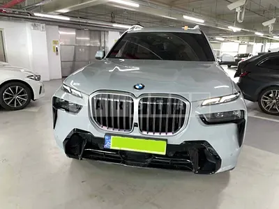 2025 BMW X7 xDrive 40i