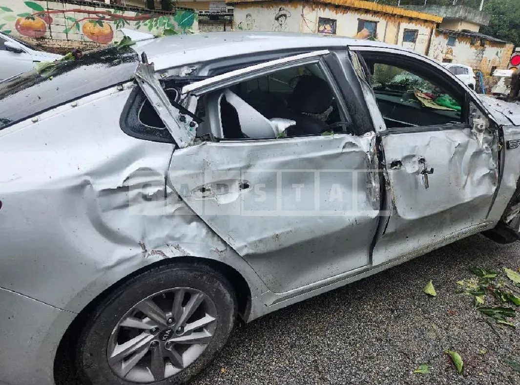 Photo 2 of 10: 2019 Kia K5, VIN KNAGT416BLA374613 — Korean insurance auction