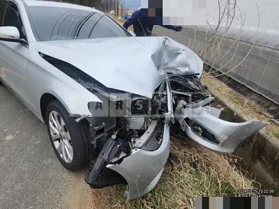 Photo 1 of 4: 2017 Mercedes-Benz E220 d, VIN WDDZF0EBXJA365920 — Korean insurance auction
