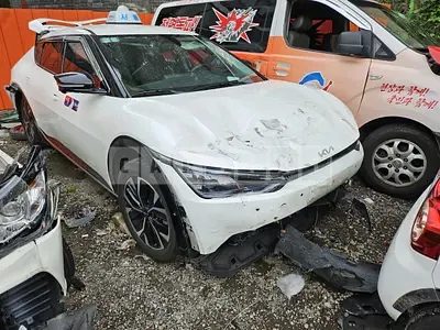 Photo 1 of 3: 2022 Kia EV6 — Korean insurance auction