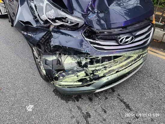 Photo 2 of 7: 2017 Hyundai Santa Fe — Korean insurance auction