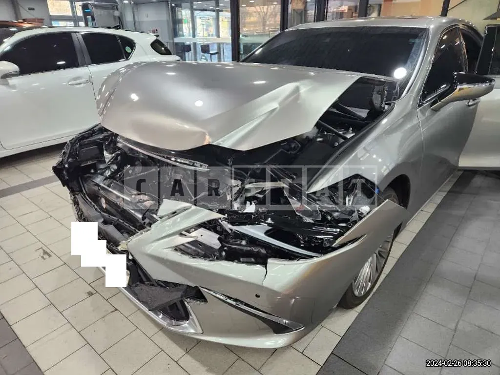 Photo 2 of 6: 2024 Lexus ES300h, VIN JTHBA1C12R2019939 — Korean insurance auction