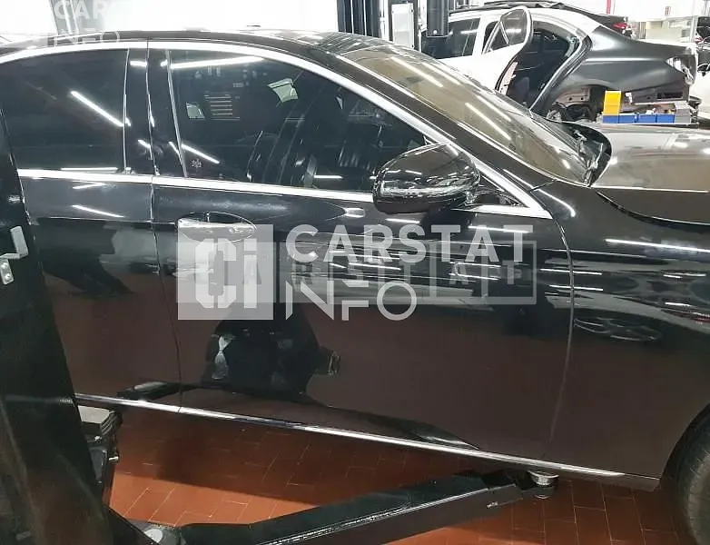 Photo 2 of 25: 2017 Mercedes-Benz E400 4Matic — Korean insurance auction