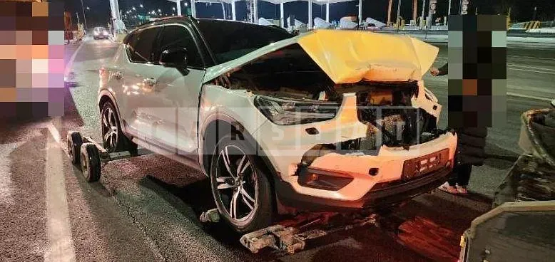 Photo 2 of 7: 2018 Volvo XC40T4 AWD — Korean insurance auction