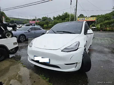 Photo 1 of 17: 2022 Tesla Model Y LongRange — Korean insurance auction
