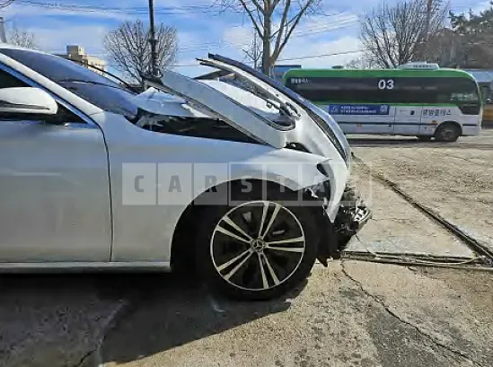 Photo 2 of 17: 2021 Mercedes-Benz E250 — Korean insurance auction