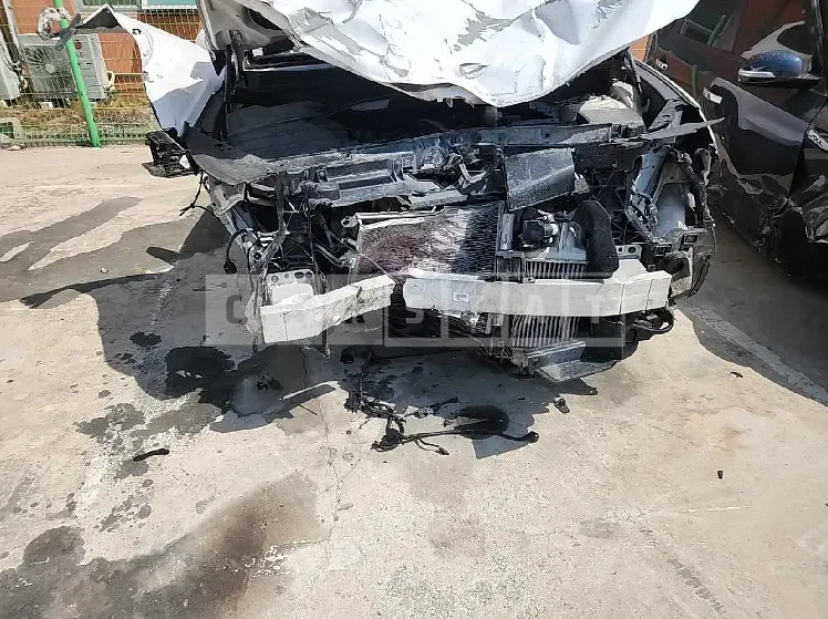 Photo 2 of 40: 2021 Hyundai Santa Fe, VIN KMHS381HGMU344096 — Korean insurance auction