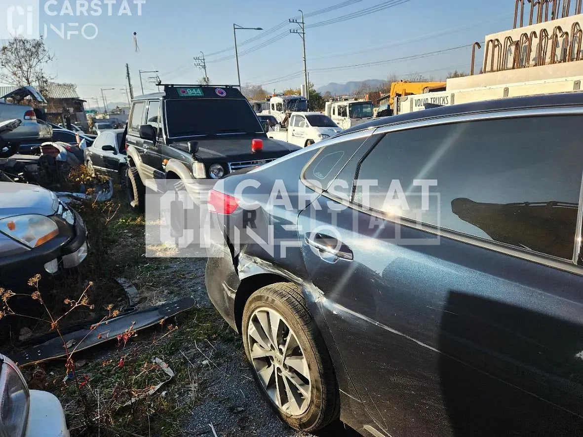 Photo 2 of 6: 2017 Kia K5 2.0 — Korean insurance auction