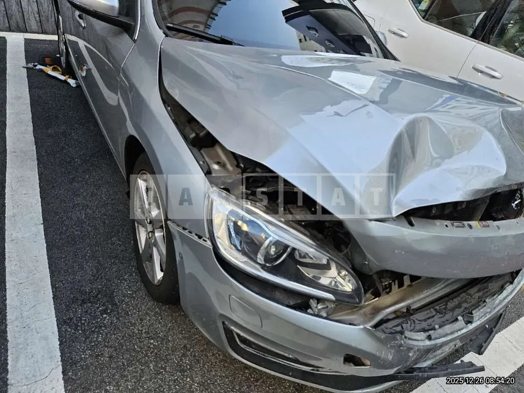 Photo 2 of 13: 2016 Volvo S60D3 — Korean insurance auction