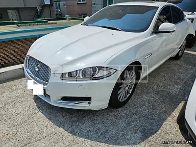 Photo 1 of 37: 2015 Jaguar XF 2.2d — Korean insurance auction