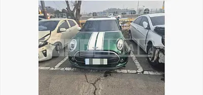 Photo 1 of 13: 2021 MINI Cooper Clubman — Korean insurance auction