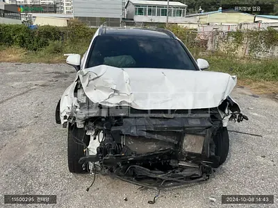 Photo 1 of 16: 2018 Hyundai Santa Fe, VIN KMHS381BBKU081480 — Korean insurance auction