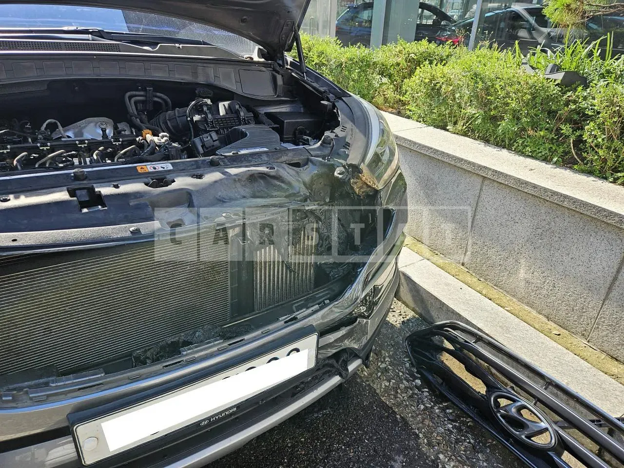 Photo 2 of 26: 2016 Hyundai Santa Fe, VIN KMHSW81UBGU628221 — Korean insurance auction