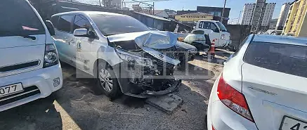 Photo 2 of 10: 2017 Kia Carnival, VIN KNHMF37ABHS301642 — Korean insurance auction