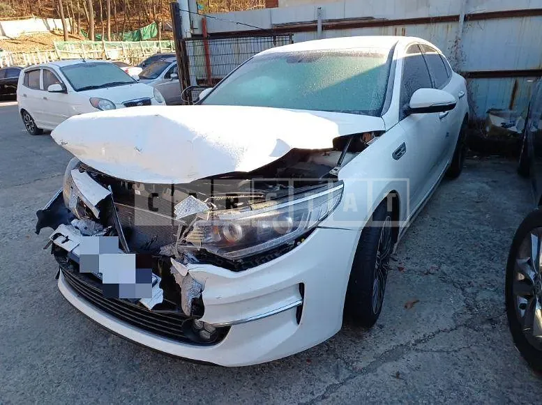 Photo 2 of 33: 2015 Kia K5 2.0 — Korean insurance auction