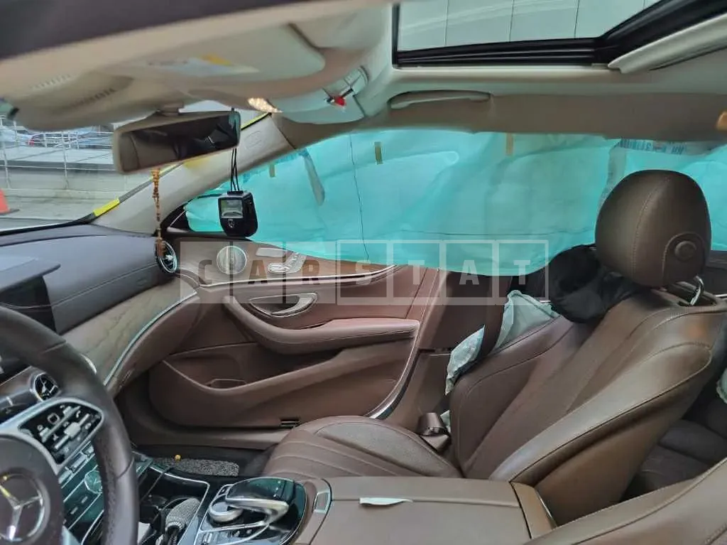Photo 2 of 12: 2020 Mercedes-Benz E 300 4Matic, VIN WDDZF4KB5LA708339 — Korean insurance auction