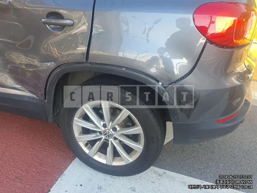 Photo 2 of 15: 2015 Volkswagen Tiguan 2.0 TDI Blue Motion — Korean insurance auction