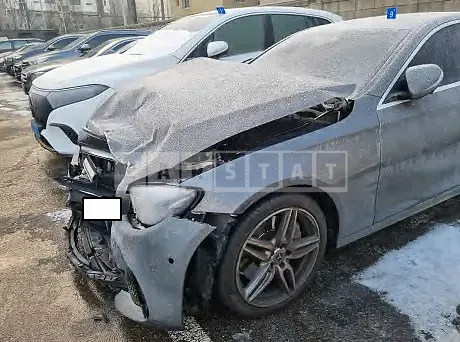 Photo 2 of 22: 2019 Mercedes-Benz E300, VIN WDDZF4JB0KA567051 — Korean insurance auction
