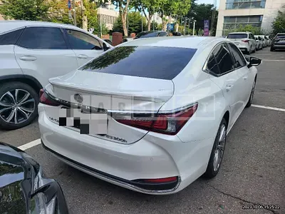 Photo 1 of 23: 2021 Lexus ES300h, VIN JTHBA1C1XM2005196 — Korean insurance auction