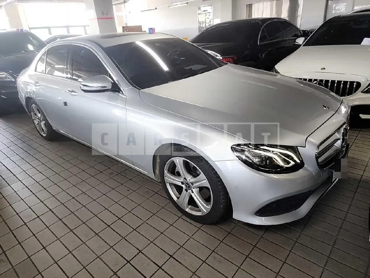 Photo 2 of 8: 2017 Mercedes-Benz E200 — Korean insurance auction