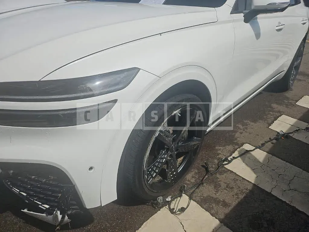Photo 2 of 19: 2022 Genesis GV70, VIN KMTMA81BDPU090984 — Korean insurance auction