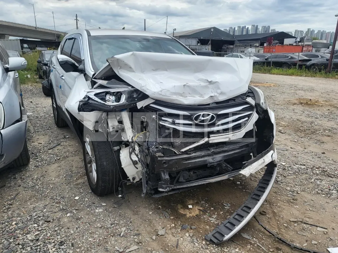 Photo 2 of 8: 2017 Hyundai Santa Fe, VIN KMHSU81UBHU752858 — Korean insurance auction