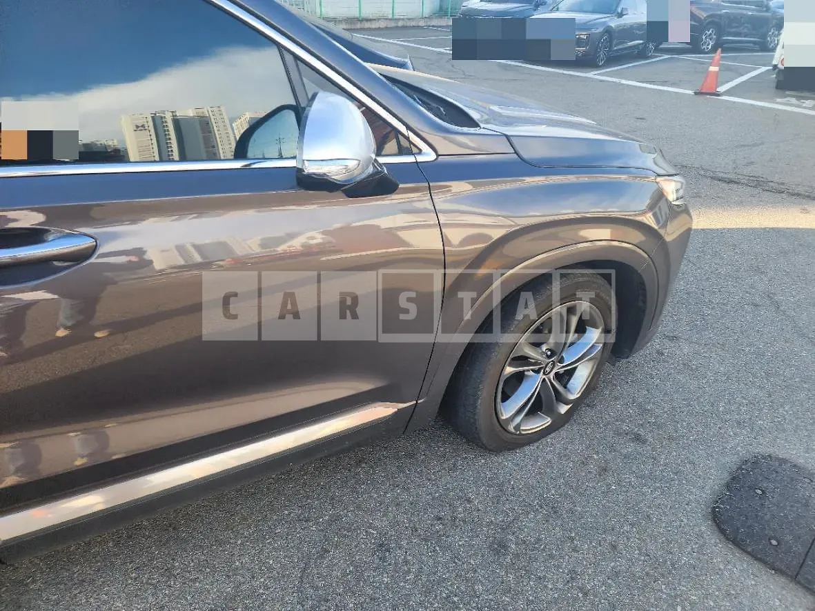 Photo 2 of 14: 2018 Hyundai Santa Fe TM, VIN KMHS581CBKU109769 — Korean insurance auction