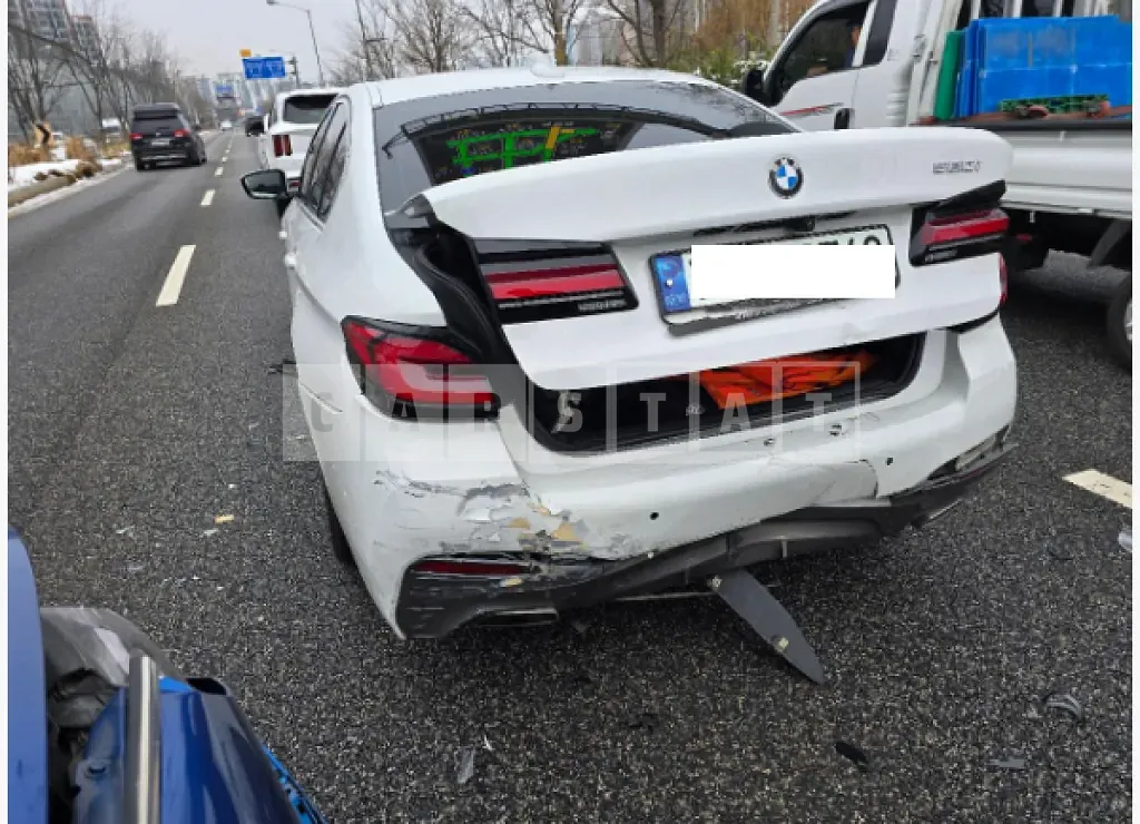 Photo 2 of 26: 2021 BMW 520i — Korean insurance auction