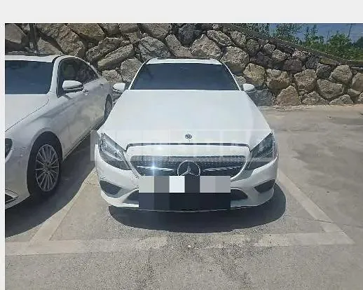 Photo 2 of 12: 2020 Mercedes-Benz C200 — Korean insurance auction